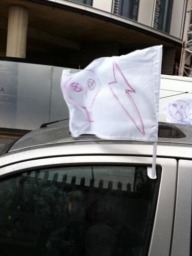Car banner with drawing of skull and lightning
